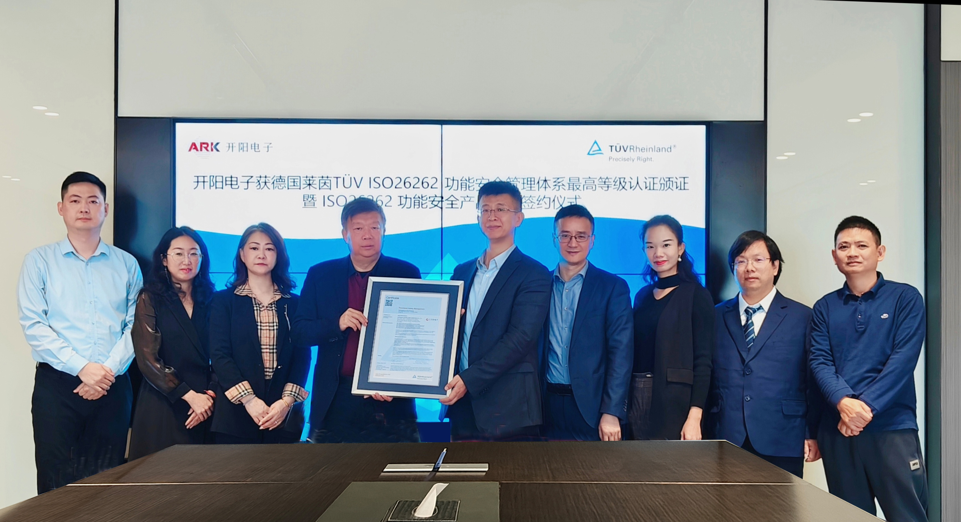 合影.jpg 合影.jpg